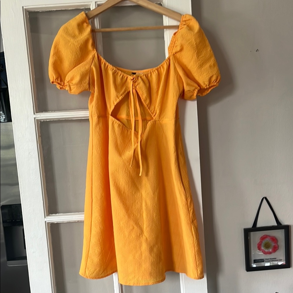 H&M Bright Yellow Puff Sleeve summer dress. Comfortable and accentuating.
